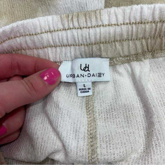 Urban Daizy Shorts Women's Size Large Tan White Cotton  High Waisted Lightweight - Picture 5 of 6